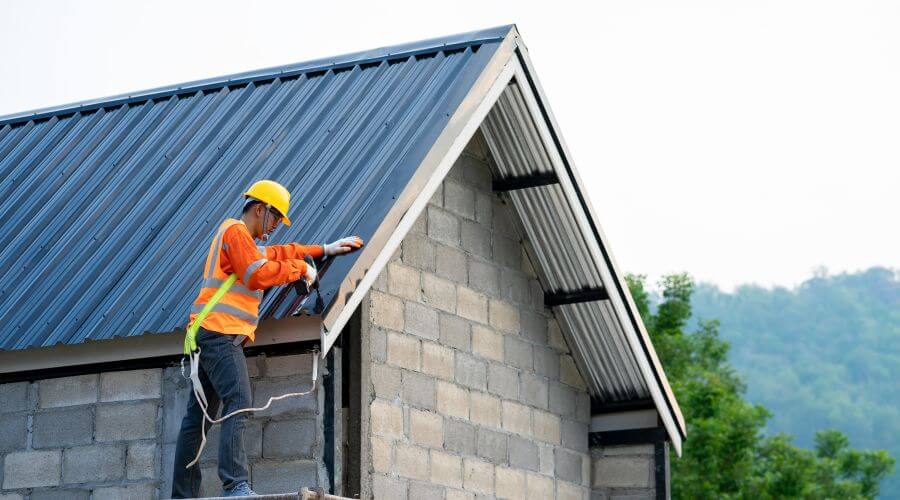Professional Flat Roofing Installation in Cascade, IA